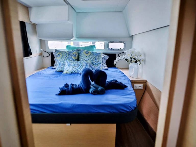 Wynajem Katamaran Fountaine Pajot z patentem 