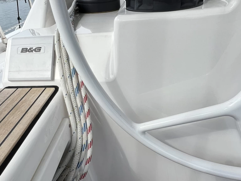 Wynajem Żaglowiec Bavaria z patentem 