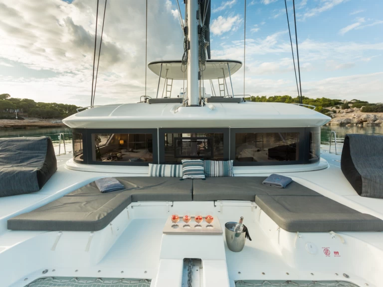 Wynajem Katamaran Lagoon z patentem 