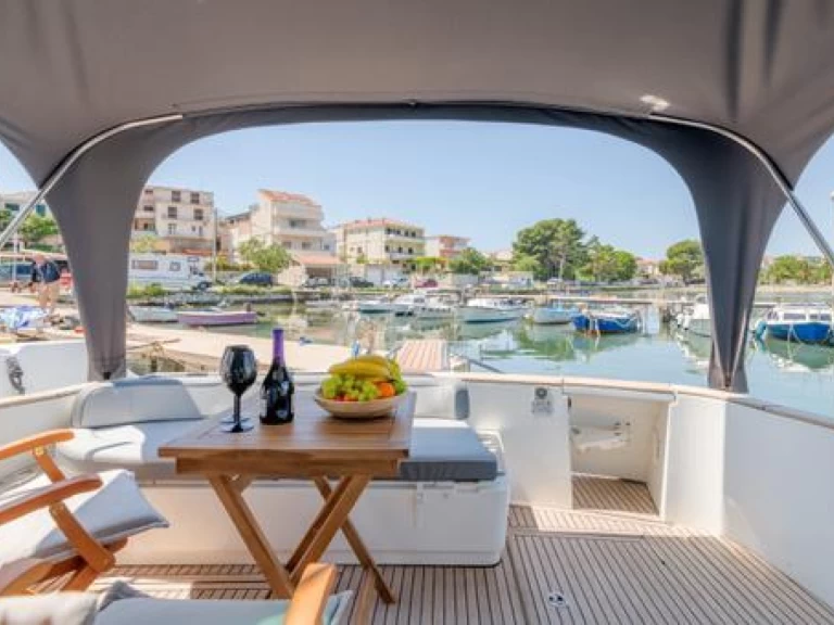 Bénéteau Antares 12 Cruising między profesjonalistami a osobami prywatnymi w Split