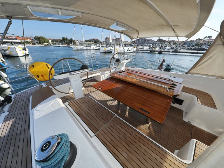 Wynajem Żaglowiec Bavaria z patentem 