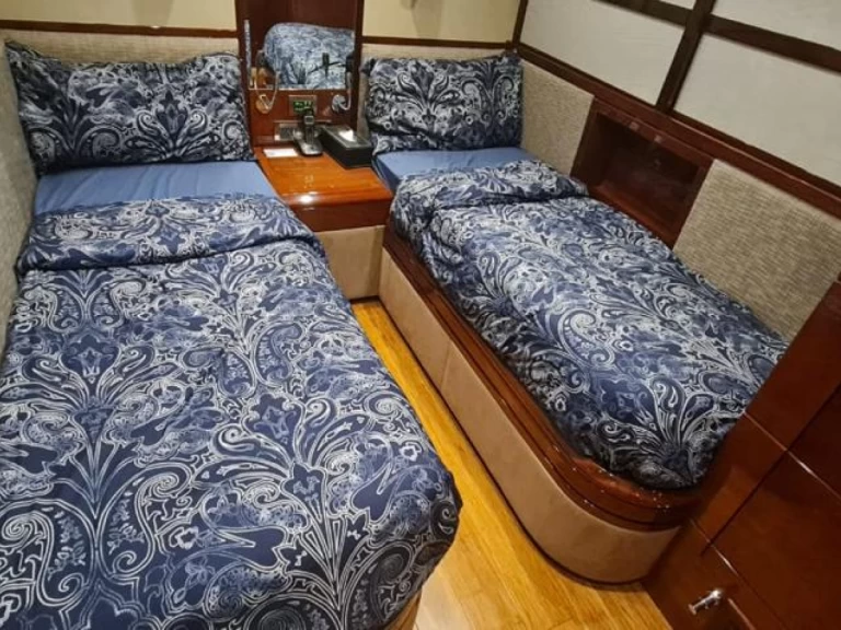 Wynajmij Luksusowy jacht z lub bez skippera de bris italian w Dubai Marina