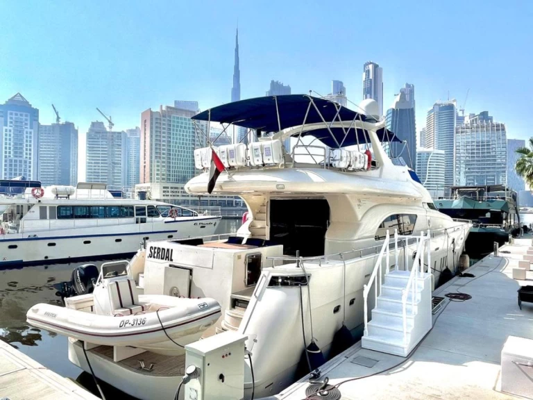 Wynajem Luksusowy jacht w Dubai Marina - de bris italian 85