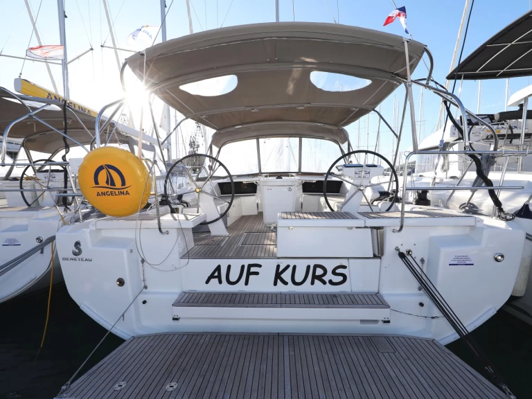 Wynajem Żaglowiec Bénéteau z patentem 