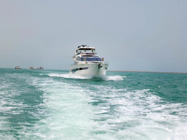 Wynajem łodzi Dubai Marina tanio Galeon 260