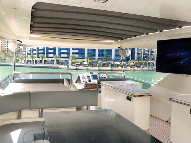 Galeon Galeon 260 między profesjonalistami a osobami prywatnymi w Dubai Marina