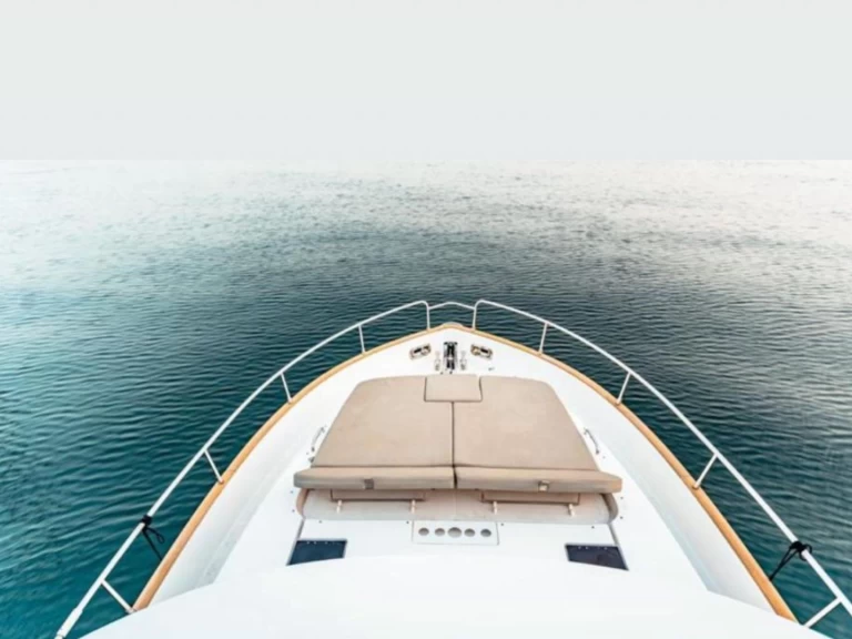 Wynajem łodzi Dubai Marina tanio Azimut 46 Fly