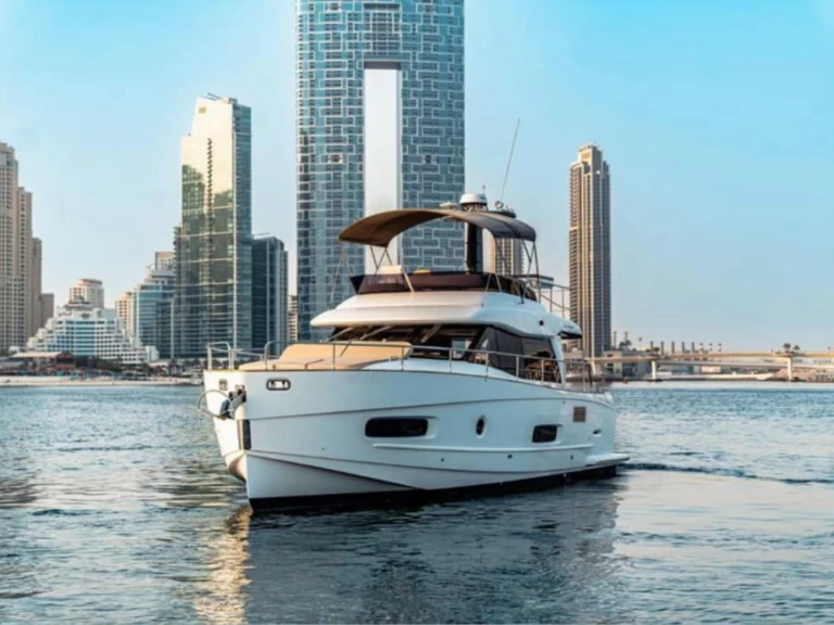Azimut Azimut 46 Fly między profesjonalistami a osobami prywatnymi w Dubai Marina