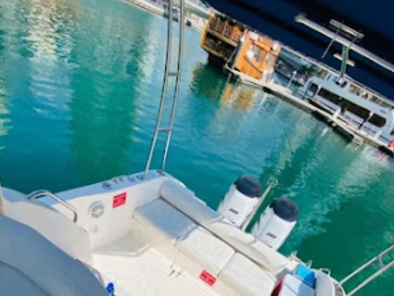 Wynajem Motorówka w Dubai Marina - Gulf Craft - Majesty Yachts Majesty 33ft