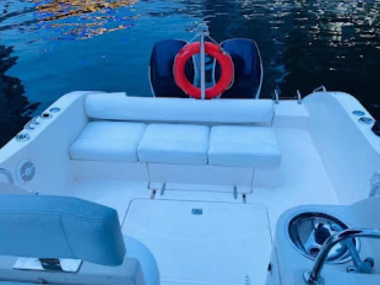 Wynajmij Motorówka z lub bez skippera Gulf Craft - Majesty Yachts w Dubai Marina