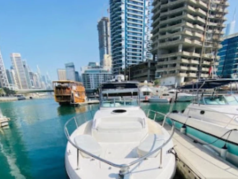 Wynajmij Motorówka z lub bez skippera Gulf Craft - Majesty Yachts w Dubai Marina