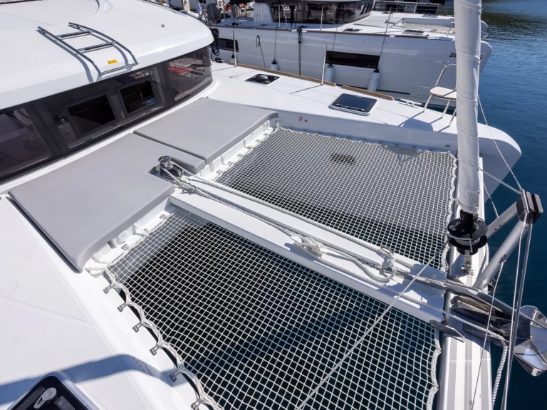 Lagoon Lagoon 40 między profesjonalistami a osobami prywatnymi w Primosten