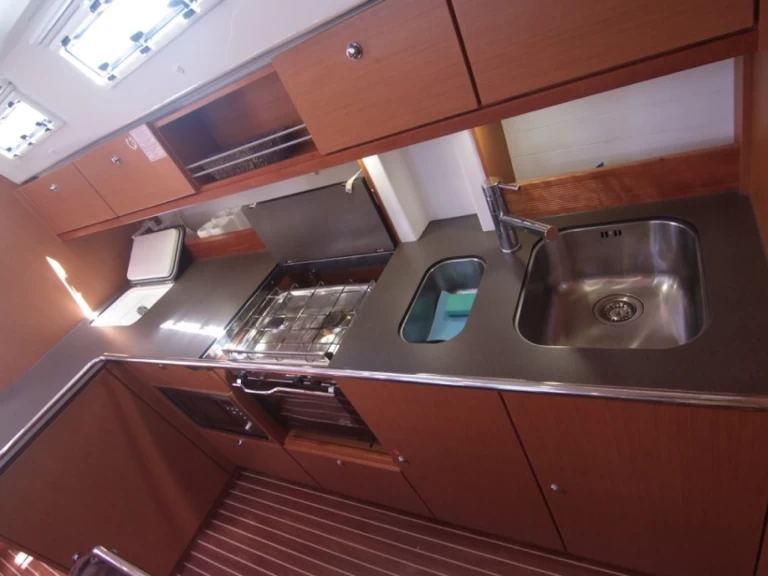 Wynajem Żaglowiec Bavaria z patentem 