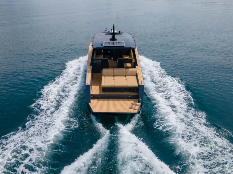 Colnago 38 Cabin między profesjonalistami a osobami prywatnymi w Split