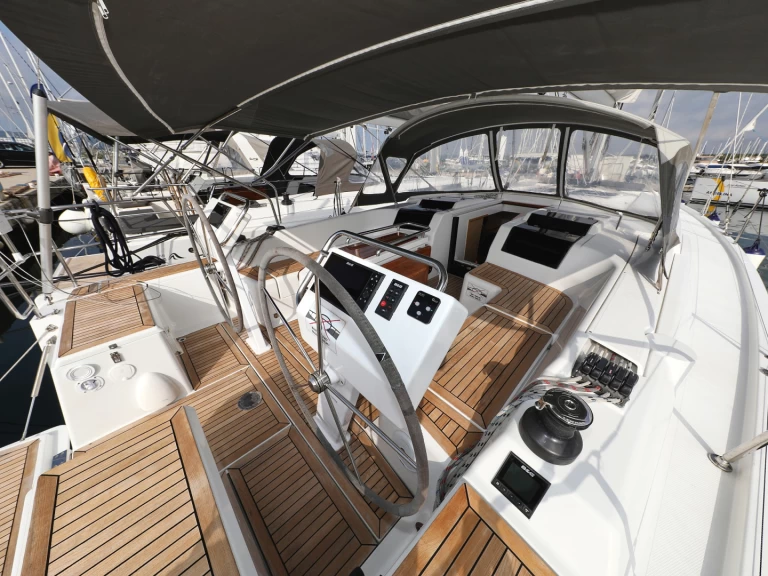 Wynajem Żaglowiec Hanse z patentem 