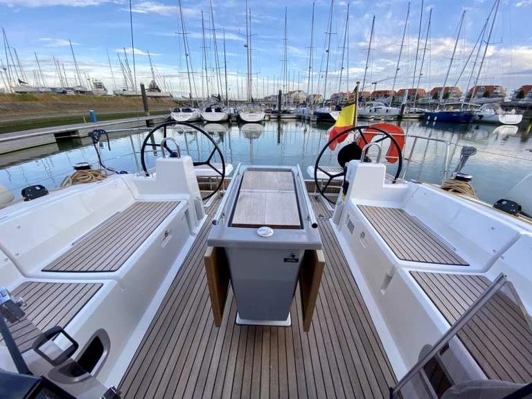 Wynajem Żaglowiec w Kromme Hoek - Bénéteau Oceanis 411