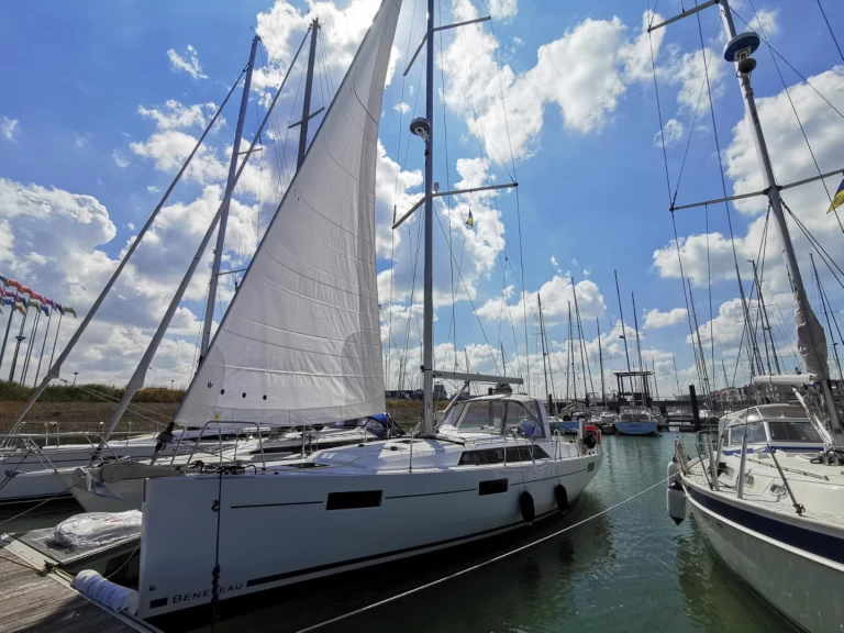 Wynajmij Żaglowiec z lub bez skippera Bénéteau w Kromme Hoek