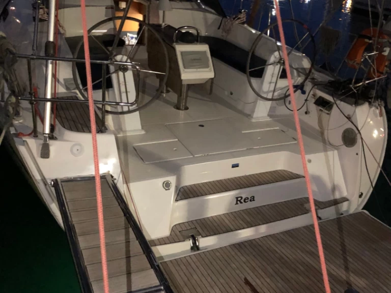 Bavaria Cruiser 46 między profesjonalistami a osobami prywatnymi w Lefkáda