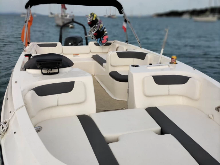 Wynajem Motorówka w Hyeres - Bayliner Element E7