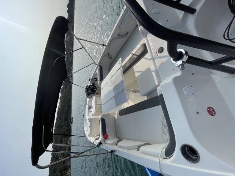 Wynajem Motorówka Bayliner z patentem 
