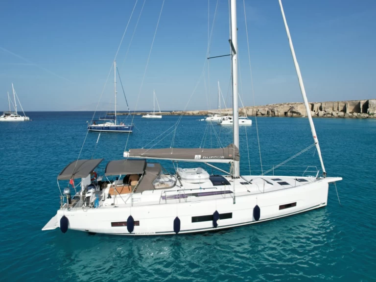 Wynajem Żaglowiec Dufour z patentem 