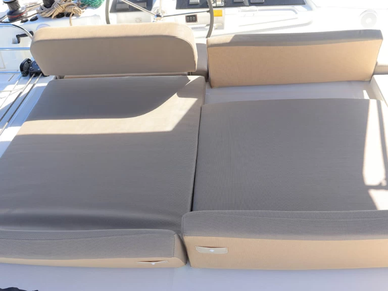 Wynajem Katamaran Lagoon z patentem 