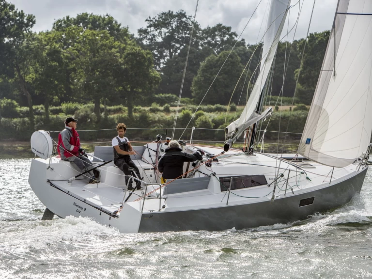 Wynajem Żaglowiec w La Trinité-sur-Mer - Bavaria Pogo 30