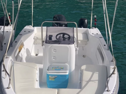 Wynajmij Proteus Limeni w porto vromi