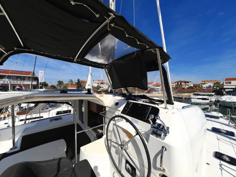 Wynajem łodzi Lagoon Lagoon 40 w Pirovac na SamBoat 