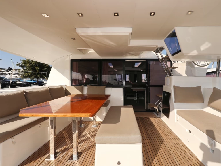 Wynajmij Fountaine Pajot Saba 50 w Trogir