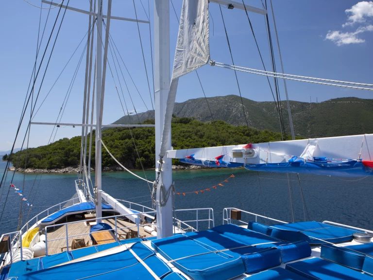 Wynajmij  Gulet Artemis w Salamína