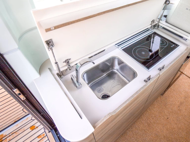 Wynajem łodzi Opatija tanio Saxdor 320 GTC