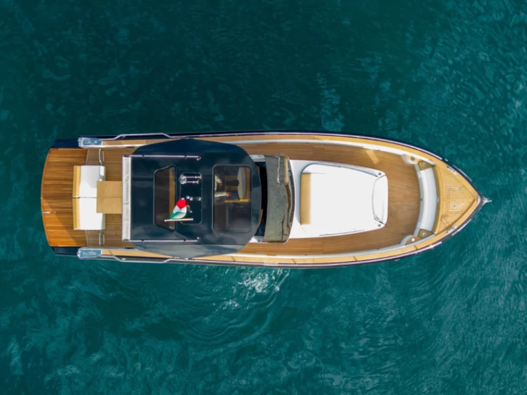 ITALUYRE CLASSIC 38 między profesjonalistami a osobami prywatnymi w Positano