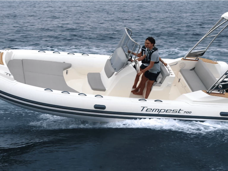 Wynajmij Capelli Tempest 700 w Antibes