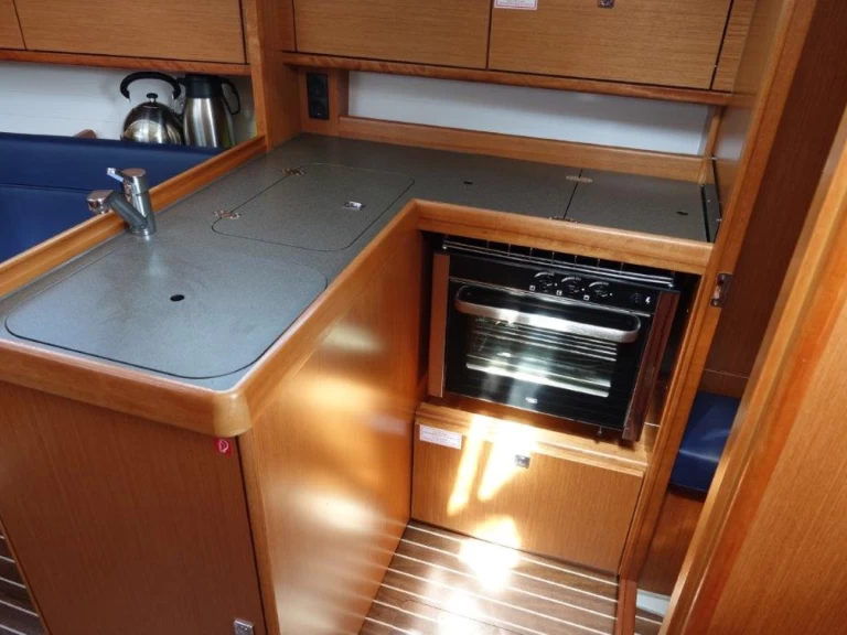 Wynajem Żaglowiec Bavaria z patentem 