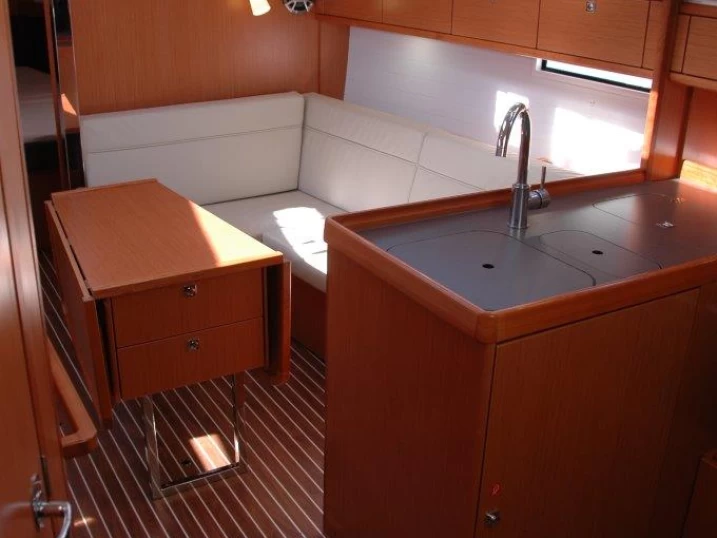 Wynajmij Bavaria Cruiser 37 w Olbia