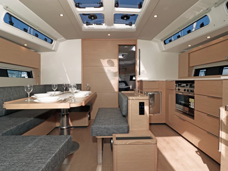 Wynajem Żaglowiec Hanse z patentem 