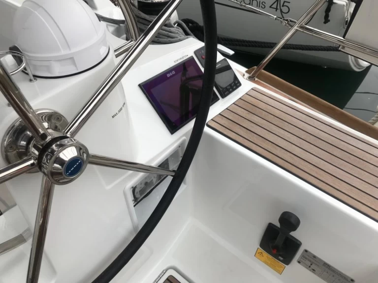 Żaglowiec do wynajmu w Santa Cruz de Tenerife w najlepszej cenie