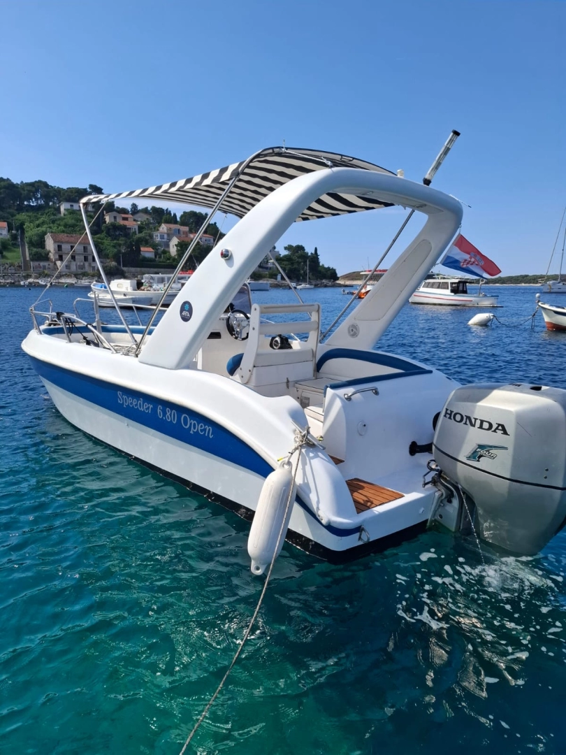 Wynajem łodzi Hvar tanio 680 Open