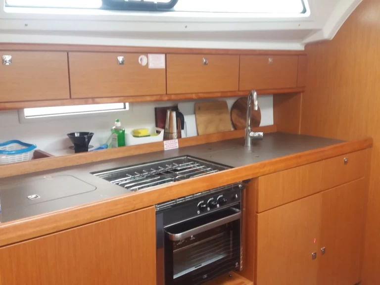 Bavaria Cruiser 41 między profesjonalistami a osobami prywatnymi w Split