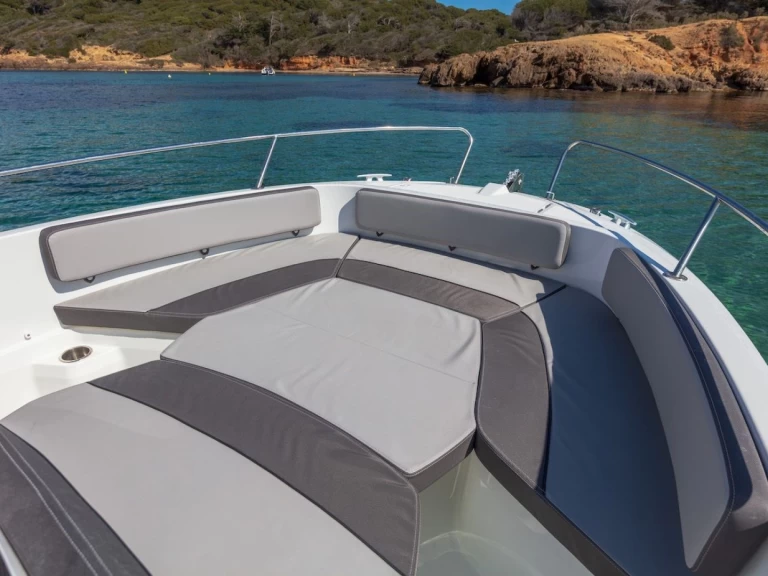 Wynajem łodzi Jeanneau Cap Camarat 6.5 CC Serie 3 w Cogolin na SamBoat 