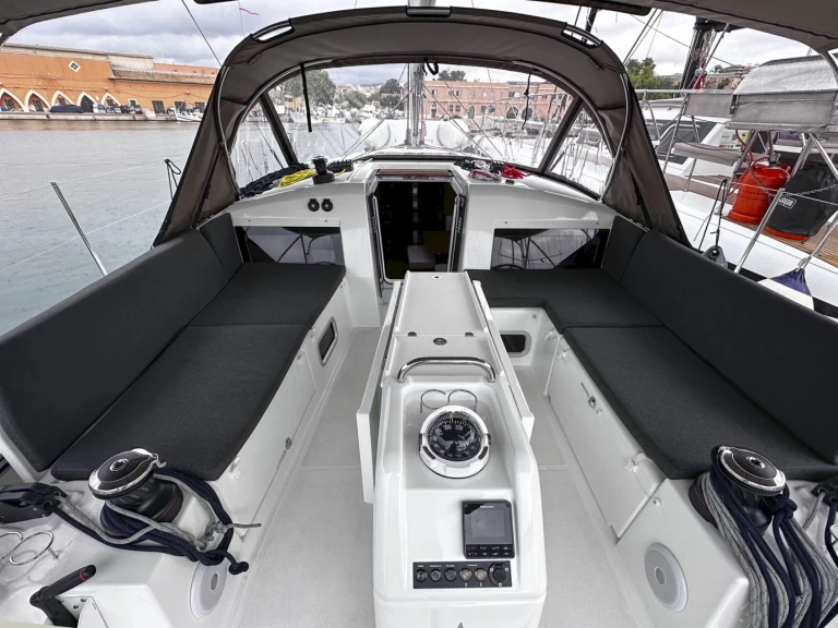 Jeanneau Sun Odyssey 440 między profesjonalistami a osobami prywatnymi w Palma de Mallorca