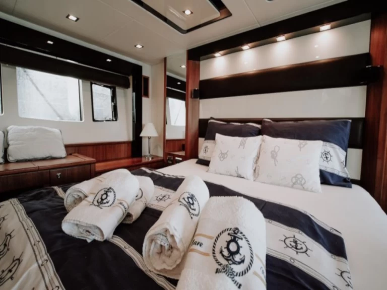 Wynajmij Luksusowy jacht z lub bez skippera Sunseeker w Donji Seget