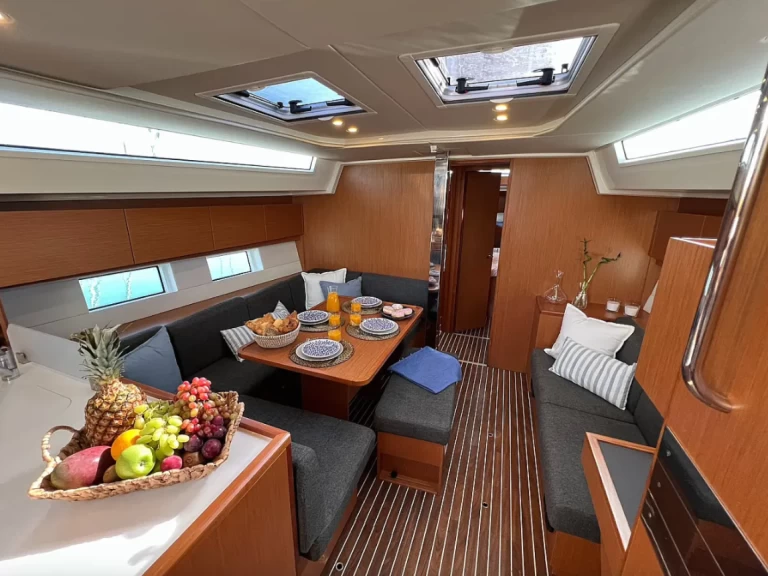 Wynajmij Bavaria Bavaria C45 w Alimos