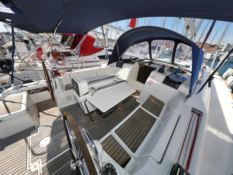 Żaglowiec do wynajmu w Sibenik w najlepszej cenie