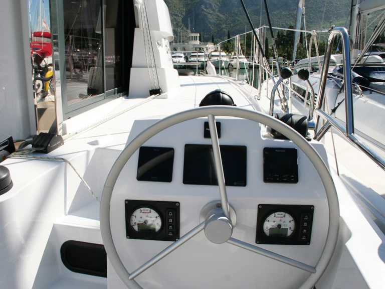 Wynajem Katamaran w Komolac - Bali Bali Catsmart