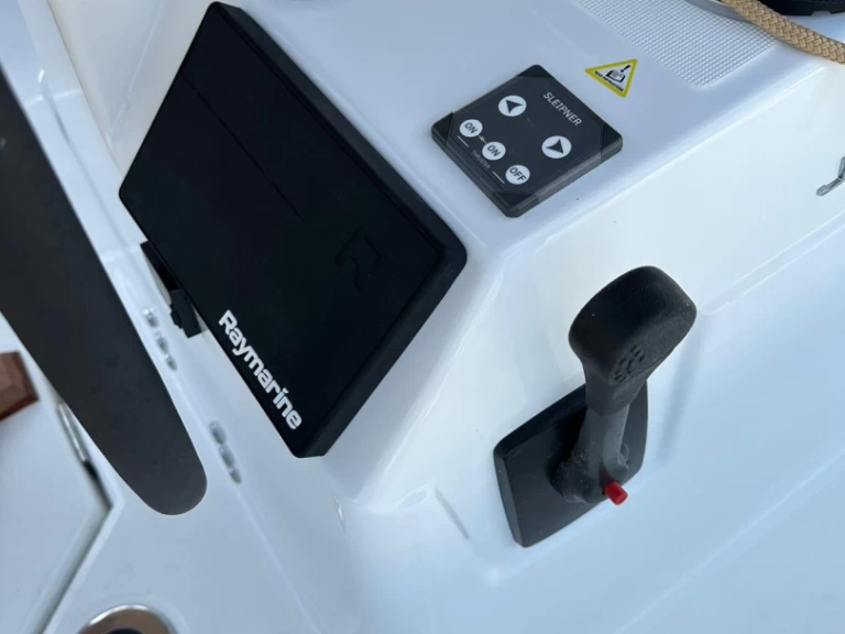 Wynajmij Żaglowiec z lub bez skippera Jeanneau w Komolac