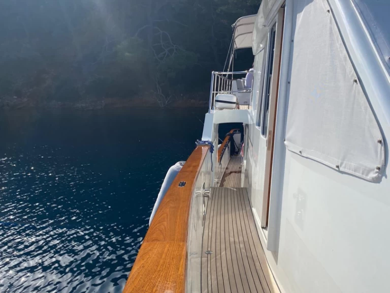 Wynajem Luksusowy jacht  z patentem 