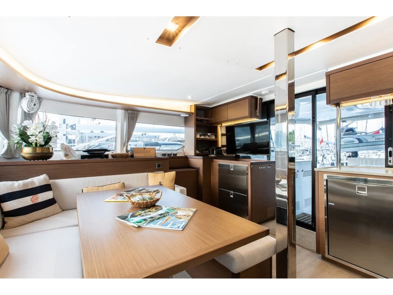 Lagoon Lagoon 46 między profesjonalistami a osobami prywatnymi w Fethiye