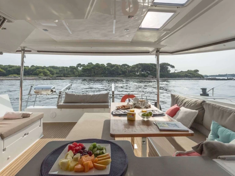 Wynajem Luksusowy jacht Fountaine Pajot z patentem 